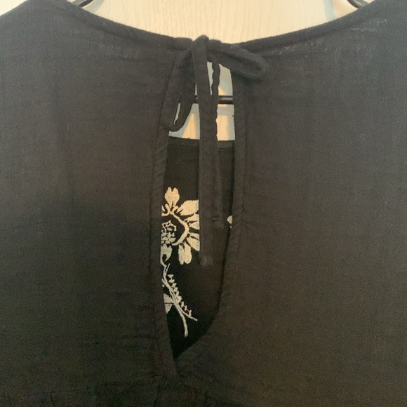 XXL Black & White flowy floral top from old navy - Picture 8 of 8